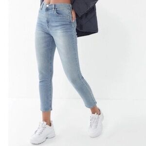 BDG Urban Outfitters Girlfriend High-Rise Cropped Jeans